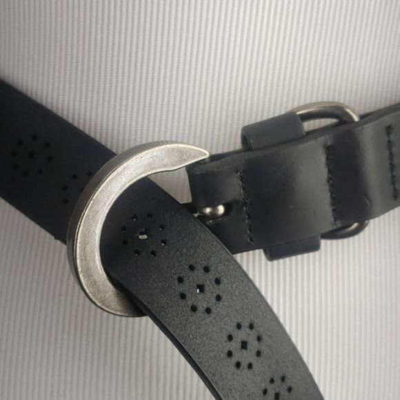 New Directions Embossed Black‎ Floral motif Cut Women’s Buckled Belt - Picture 12 of 16